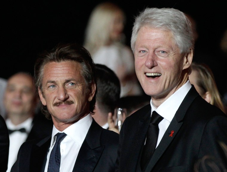 Image: U.S. actor Penn and former U.S. president Clinton watch the opening ceremony of the 20th Life Ball in Vienna